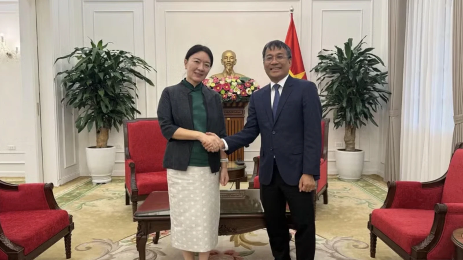 Vice Chairwoman of China’s Guangxi Zhuang Autonomous Region welcomed in Hanoi